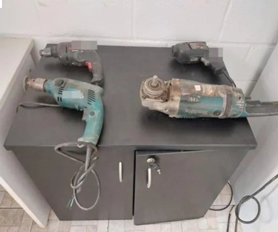 4 FERRAMENTAS ELÉTRICAS SENDO 1 ESMERILHADEIRA + 3 FURADEIRAS