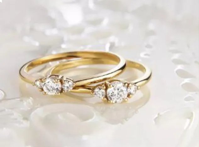Aliança ouro amarelo 18k com diamantes lapidação brilhante com 0,70cts total. largura 1.5mm. aprox 1,7 gramas