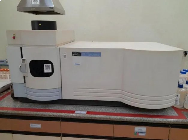 EQPTOS LABORATORIAIS: ESTUFA, ESPECTOFOTOMETRO, AMOSTRADOR DE ANÁLISES E MÁQ. DE FUSÃO Á GÁS (04 PÇS)