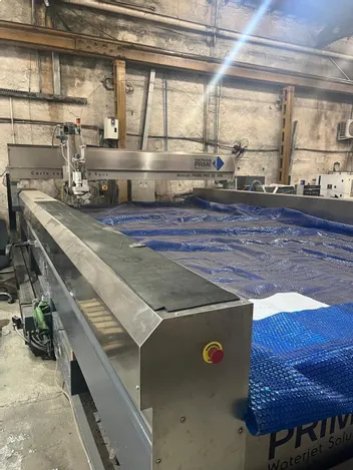 MÁQUINA PARA CORTE COM JATO DE ÁGUA - TECHNOS PRIME - PRO 3D 3060 - ANO 2024 - BOMBAS DE ALTA PRESSÃO DE 60.000 Psi HYPERTHERM - HORÍMETRO APROX. 8.000 hs - "EM OPERAÇÃO"