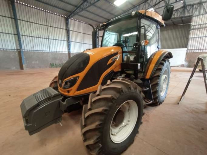 VALTRA TRATOR  22/22