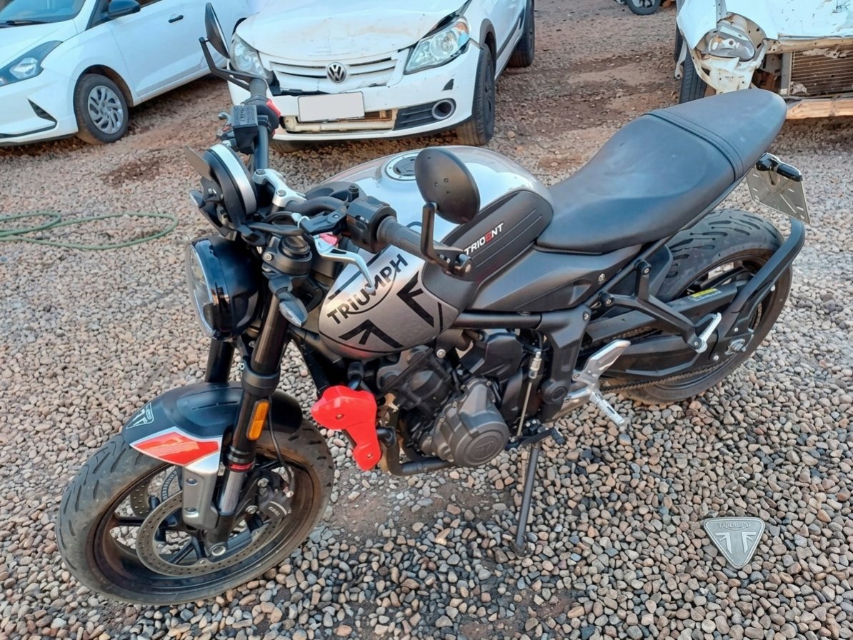 TRIUMPH TRIDENT 23/24
